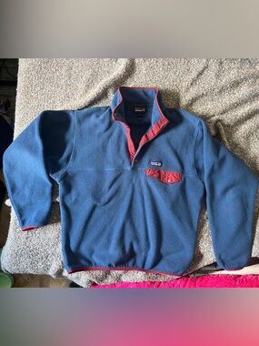 Patagonia Synchilla Snap-T Blue Fleece Pullover with Red Trim size M